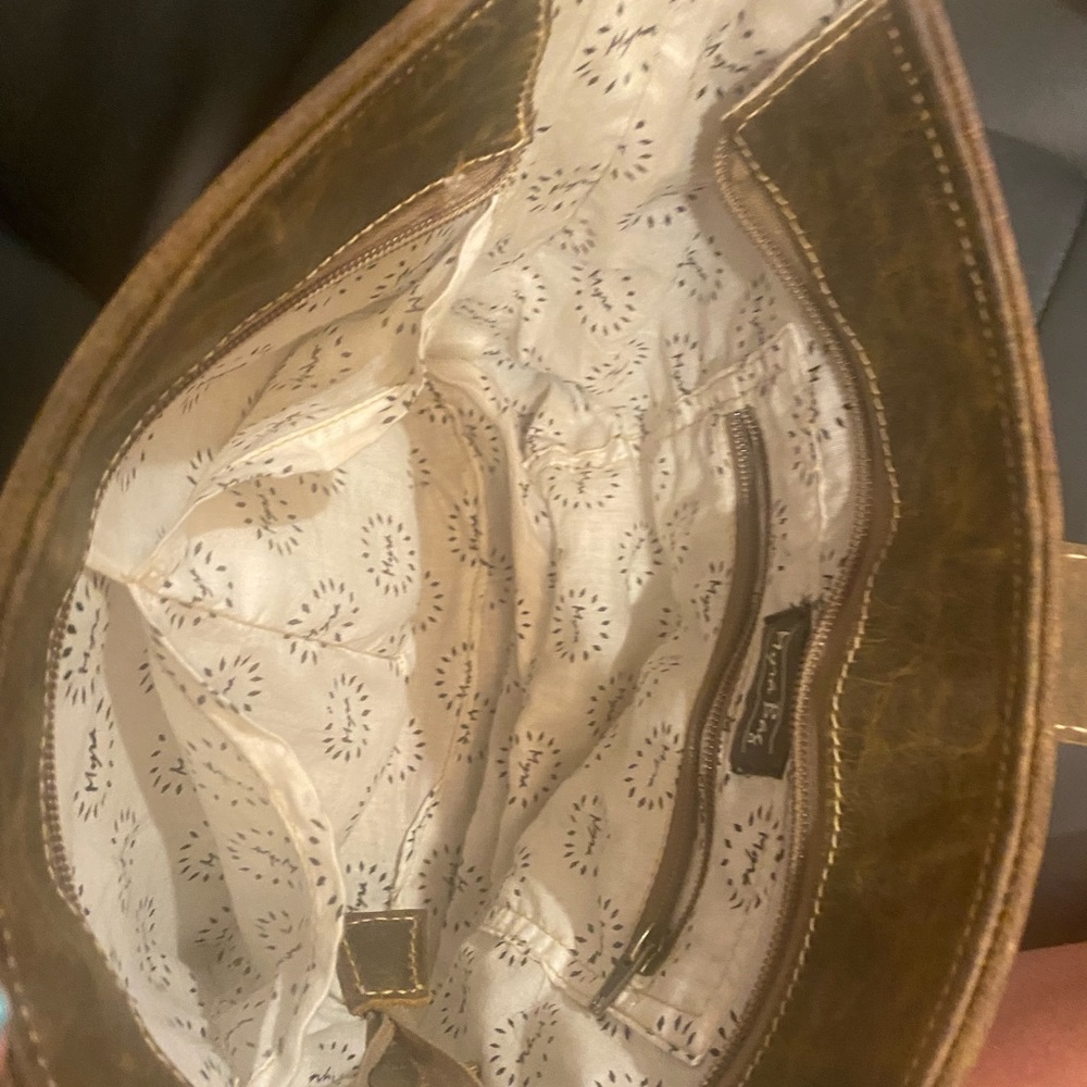 Medium sized Leather Myra bag